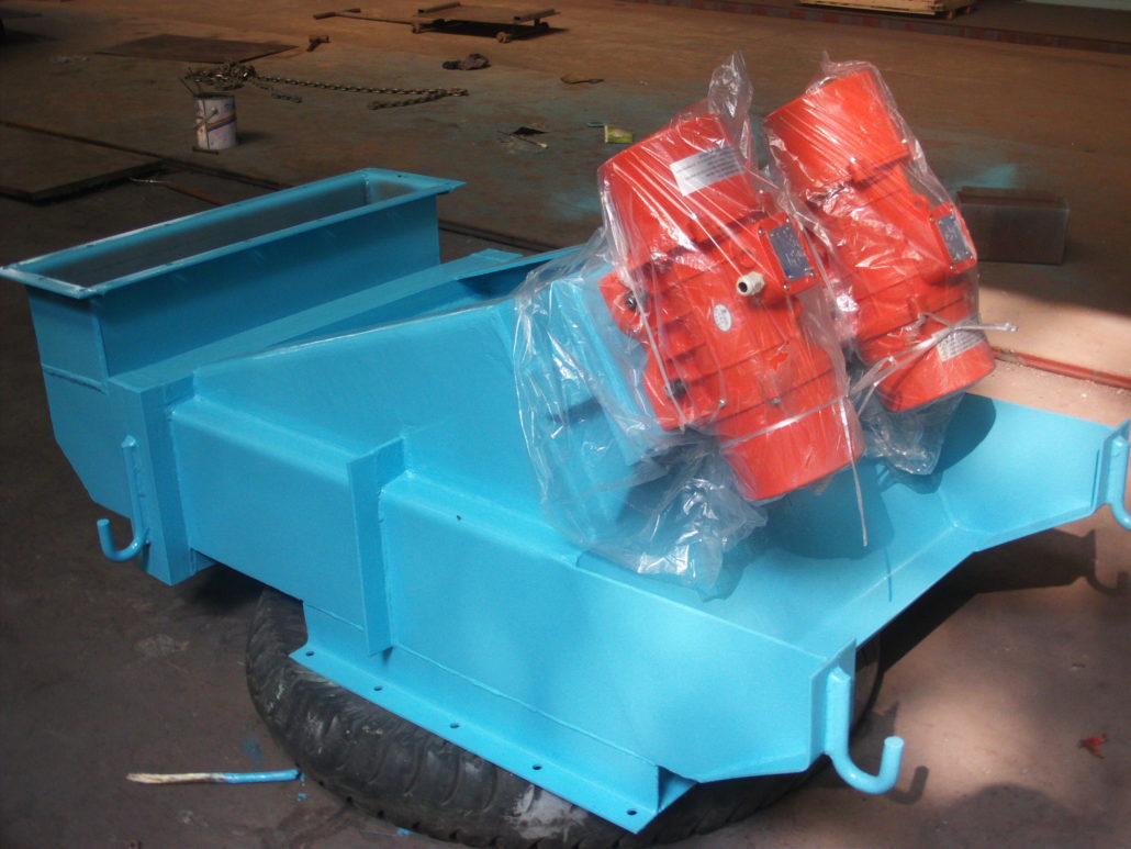 stable running vibrating feeder